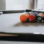 Ideal Long Stay Retreat - Free Parking - Pool Table
