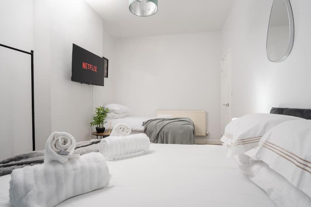 Ideal Long Retreat - Free Parking - Pool Table * Manchester