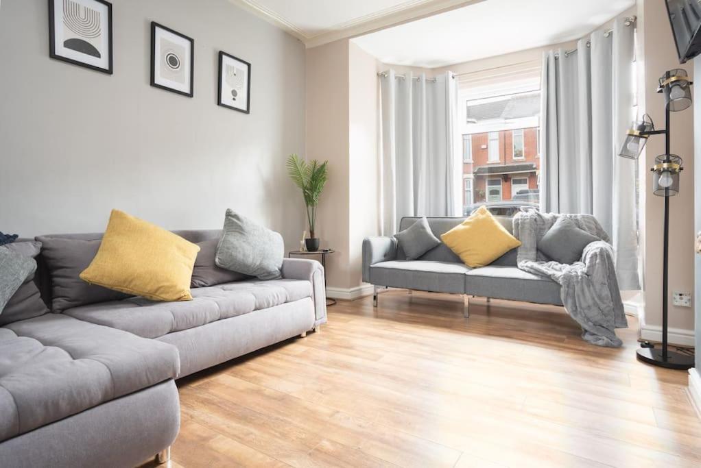 Ideal Long Retreat - Free Parking - Pool Table * Manchester