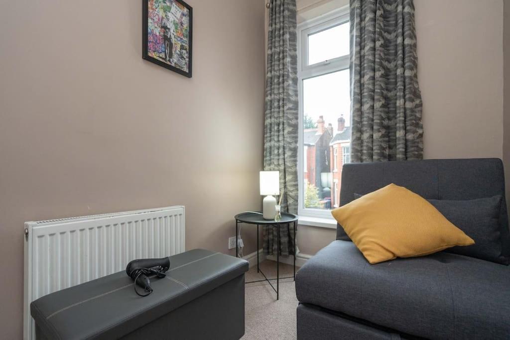 Ideal Long Retreat - Free Parking - Pool Table Apartamento