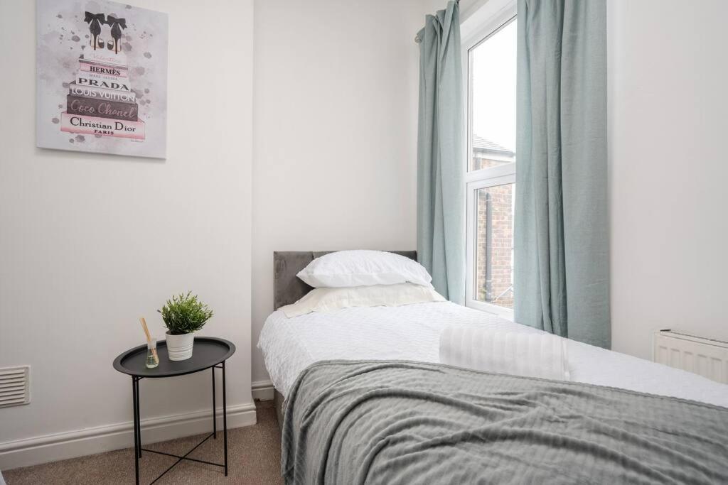 Ideal Long Retreat - Free Parking - Pool Table Manchester