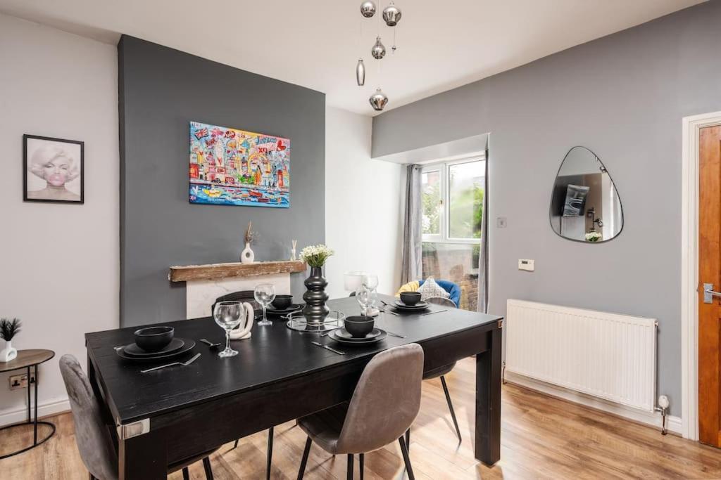 Apartment Ideal Long Retreat - Free Parking - Pool Table Manchester